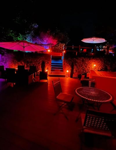 Outdoor decorative lighting